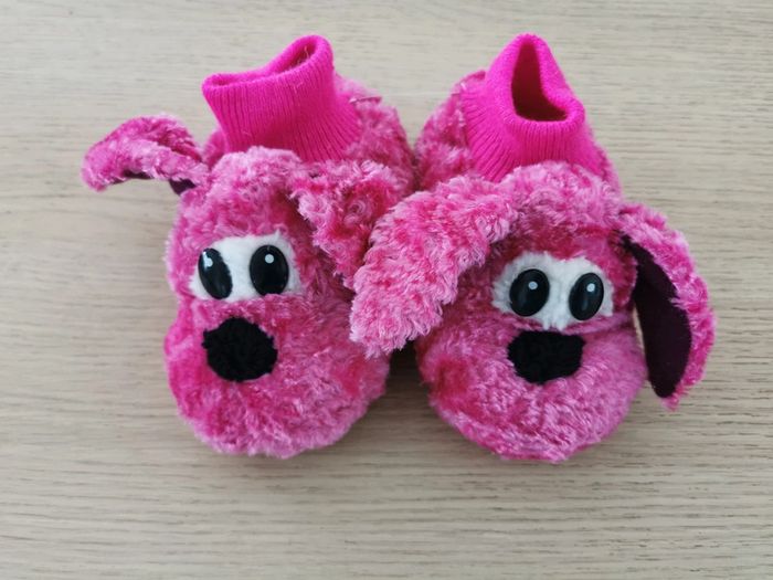 Chaussons roses 24/25 neufs - photo numéro 2