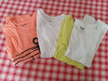 Lot de 4 Tee shirt sans manche  taille  8ans