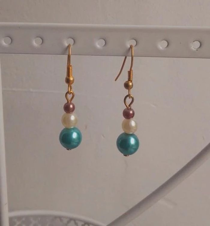 Boucles d'oreilles métal doré et perles - photo numéro 2