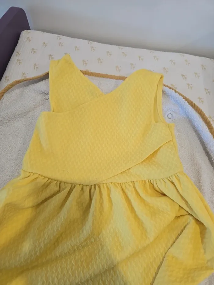 Robe jaune - photo numéro 3