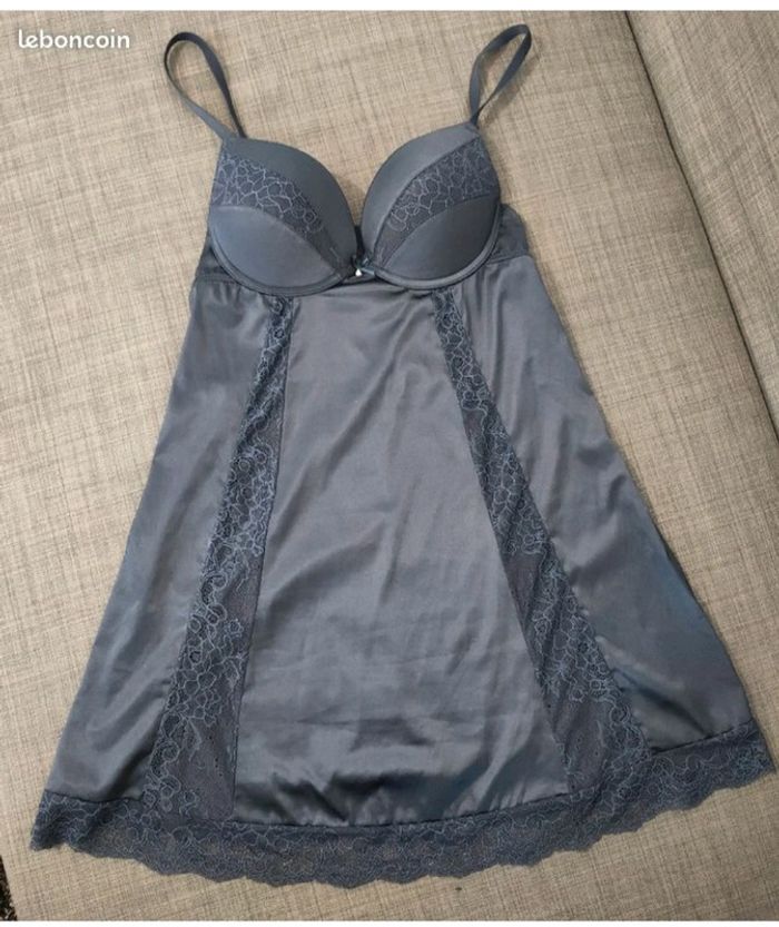 Nuisette armatures broderies dentelles