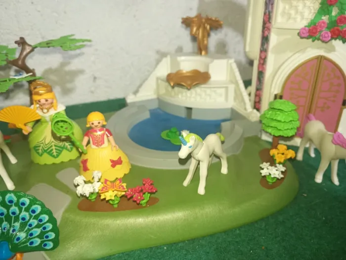 Lot princesses playmobil (fontaine 4137, château transportable 5419, - photo numéro 3