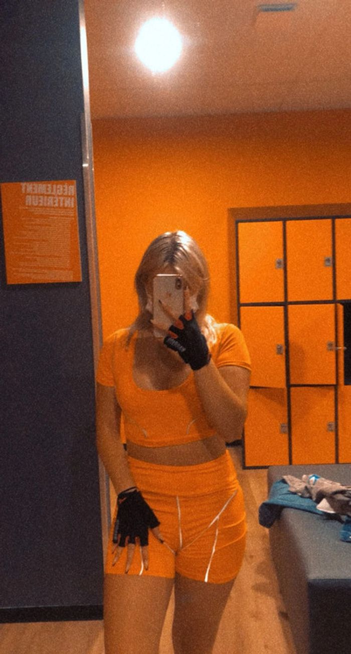 Ensemble sport orange