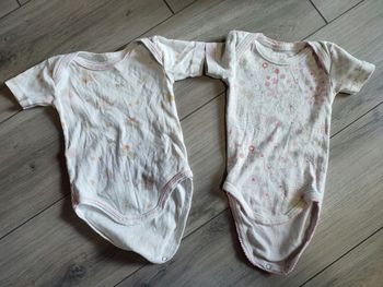 2 body absorba 3-6 mois bon état