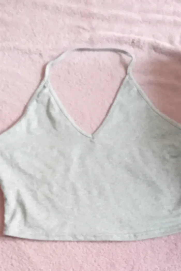 Petit croc top gris col en v shein taille M en parfait état - photo numéro 2