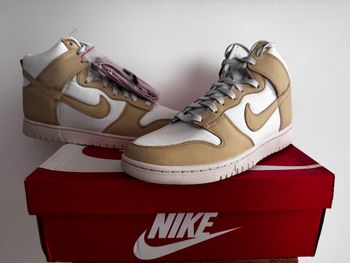 Nike Dunk High LX, Authentique -Taille US 10.5 (EU 44.5 )