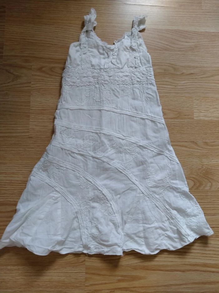 Robe blanche bretelles fines. Filles . Tom kids.
Taille 4 ans - photo numéro 2