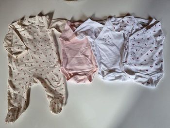 Lot 3 bodys + pyjama KIABI
