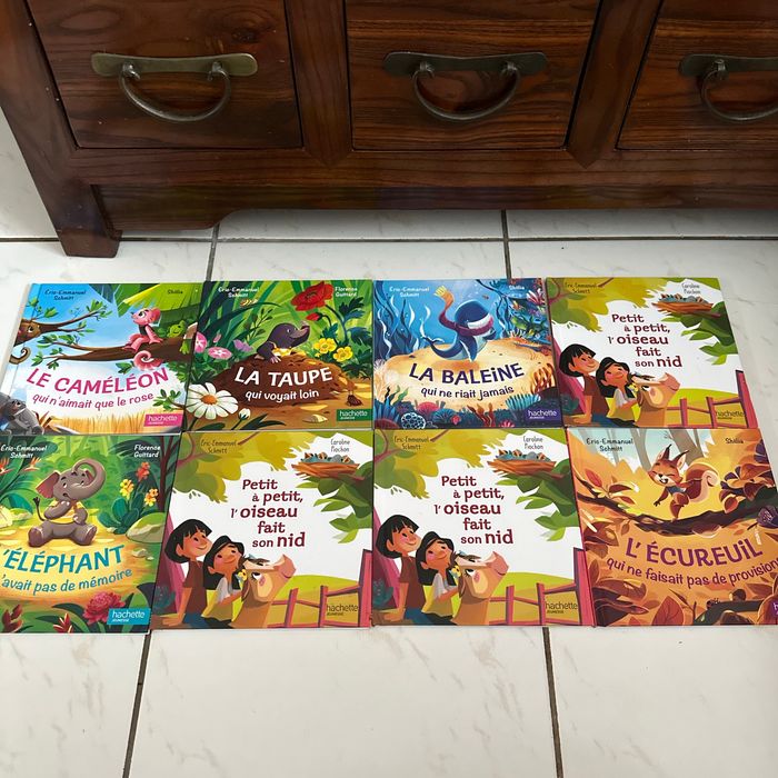 8 petits livres hachette