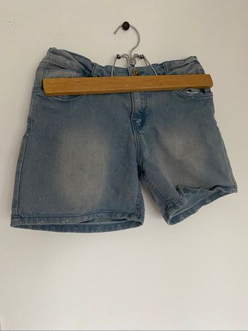 Short fille