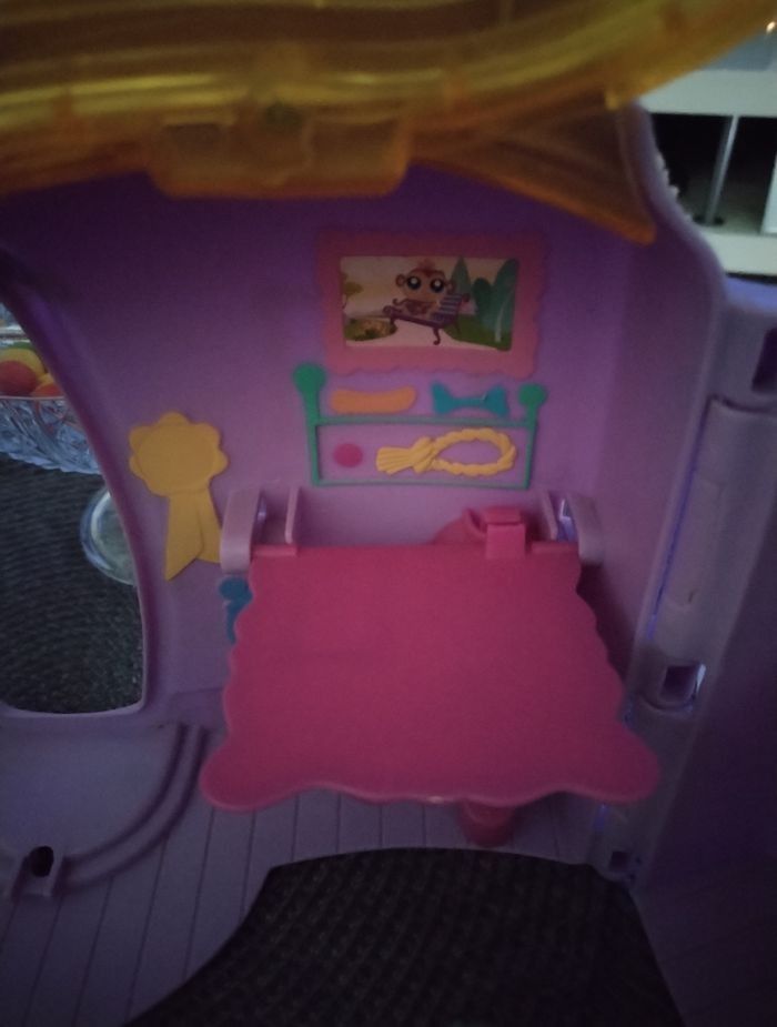 Maison "Pet Shop" avec un personnage offert - photo numéro 5