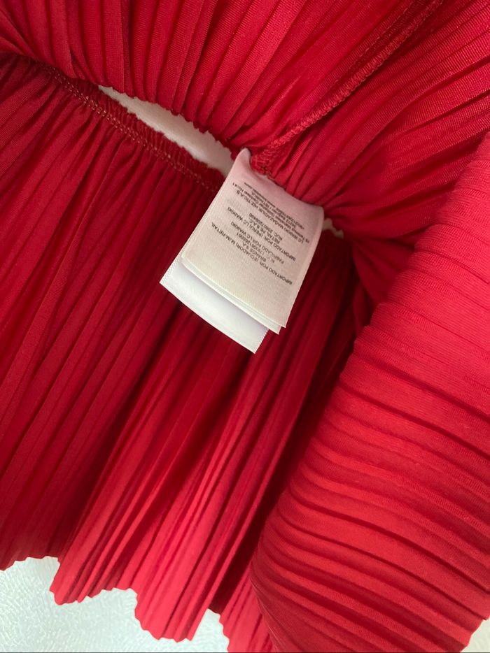 Très jolie petite jupe plissée en velours rouge et or 9-12 mois LC Waikiki - photo numéro 4