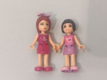 Lot 2  minifigs Friends  - très bon état - vrai Lego