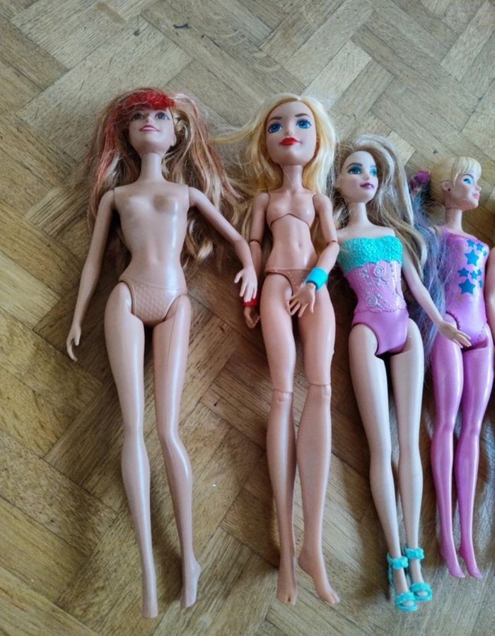 7 poupées  Barbies et autres poupées rock - photo numéro 5