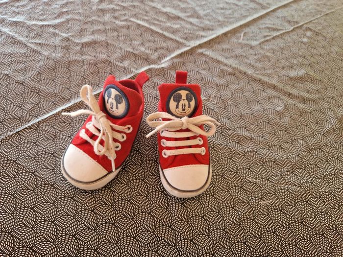 Chaussures bebe Mickey rouges trop stylees - photo numéro 2