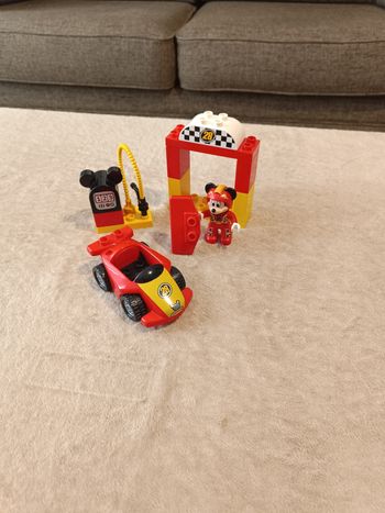 Lego Duplo la voiture de course de Mickey 