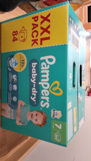 Carton de couches Pampers taille 7