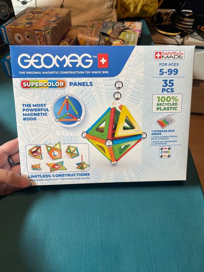 Geomag supercolor.