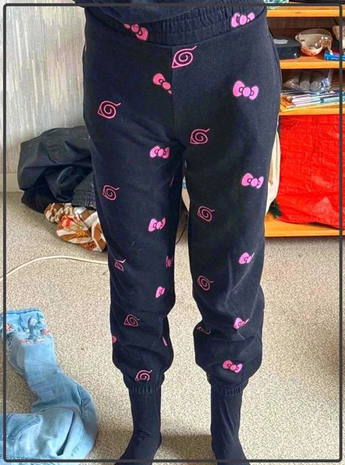 Bas  de jogging naruto  X hello kitty  taille  xxs/32  mais  taille  grand