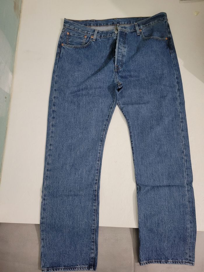 jean Levi's 501 de couleur bleu clair, taille W38 L32