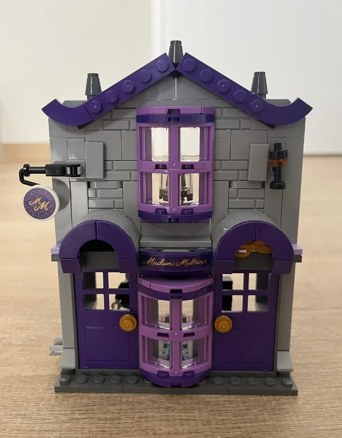 Lego 76439 : Ollivander et madame Guipure, prêt à porter pour mages et sorciers - photo numéro 2