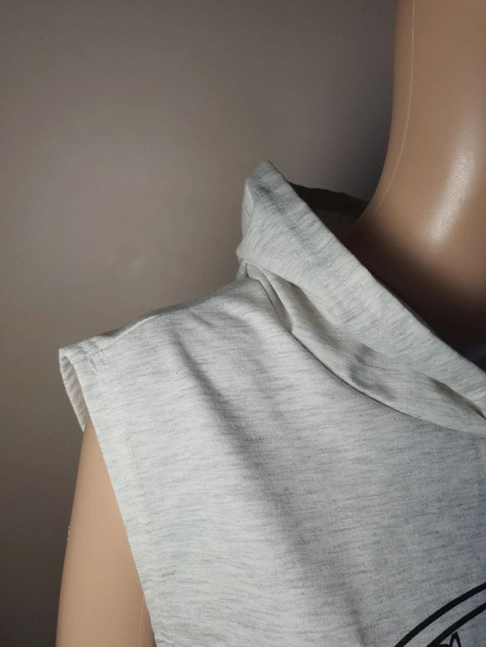 Shein T.40 > Crop Top Gris à capuche > TBE - photo numéro 4