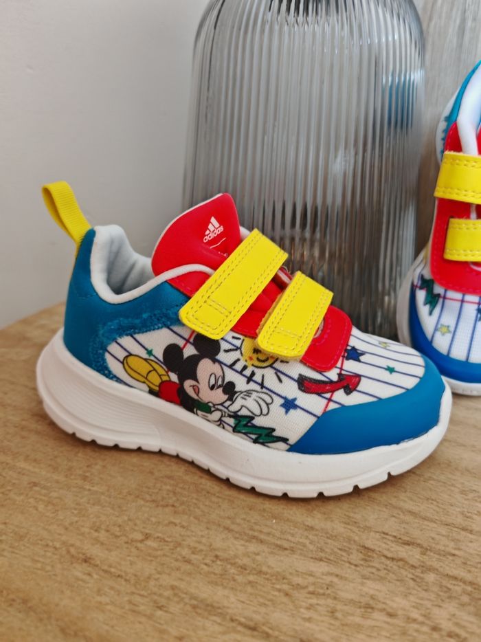 Chaussure Adidas mickey Neuve pointure 23 - photo numéro 2