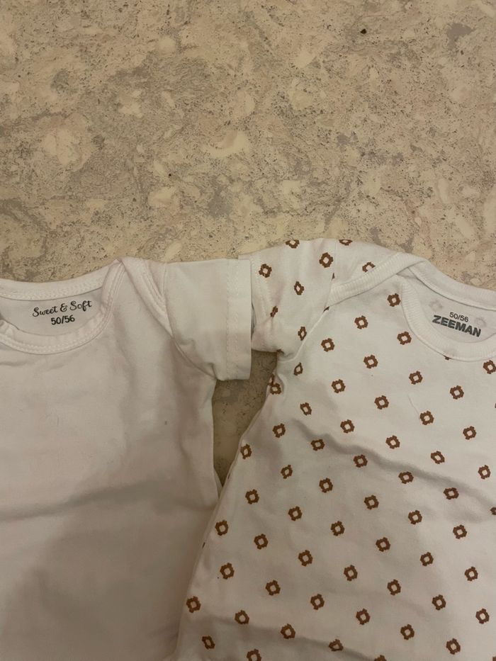 Lot 2 bodies manche courte - photo numéro 2