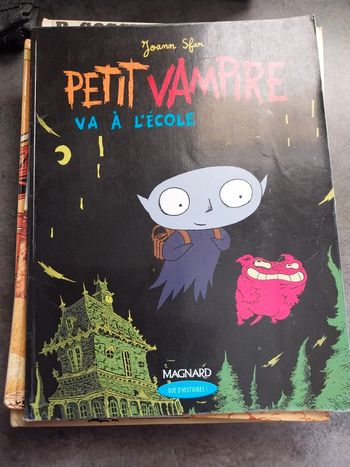 Livre petit vampire va à l'école