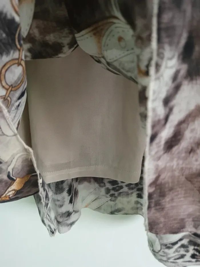 Robe chic imprimé animal et chaînes col avec des strass Taille M - photo numéro 3