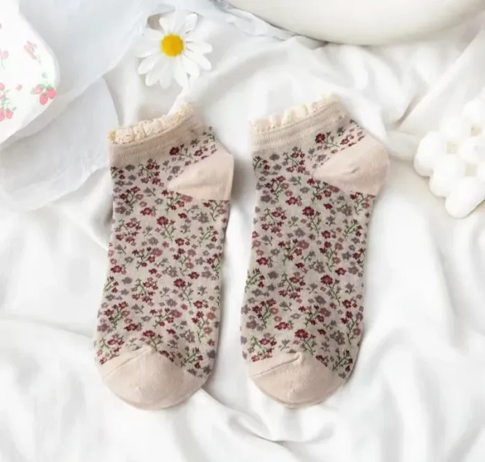 Belles chaussettes à dentelle