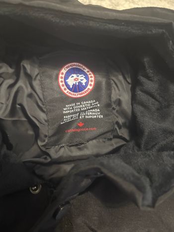 Veste sans manche Canada gosse taille M noir neuf