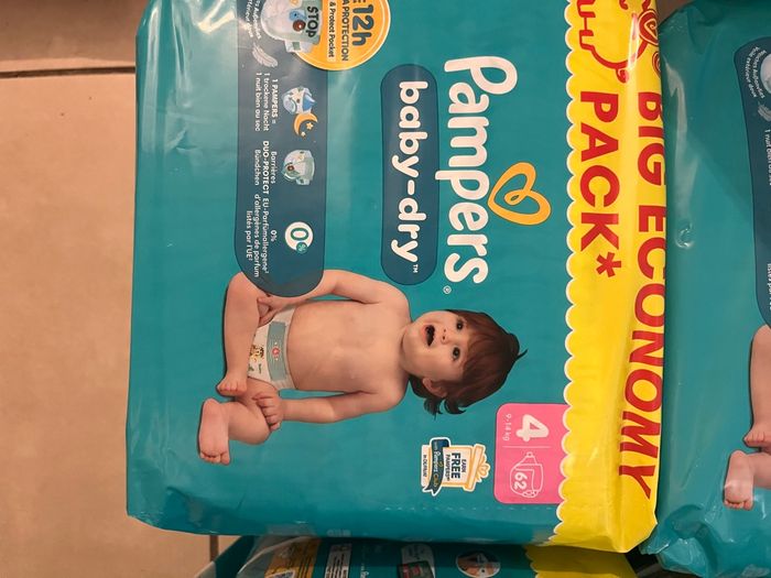 10 paquets couches t4 Pampers neuf - photo numéro 2