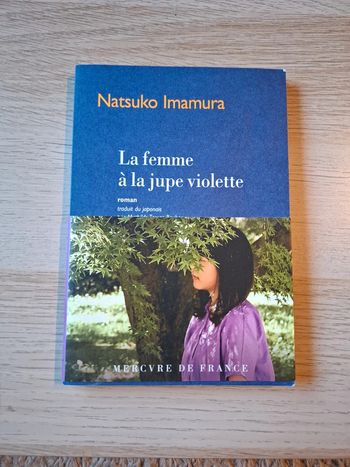 La femme à la jupe violette