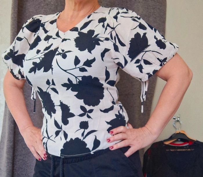 Top fleuri beige noir H&M taille S