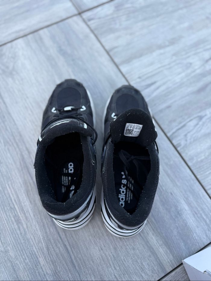 Basket Adidas  noirs - photo numéro 4