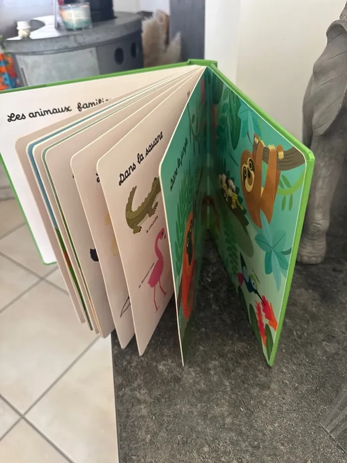 Magnifique livre mon imagier des animaux à toucher 25 matières 100 animaux neuf - photo numéro 3