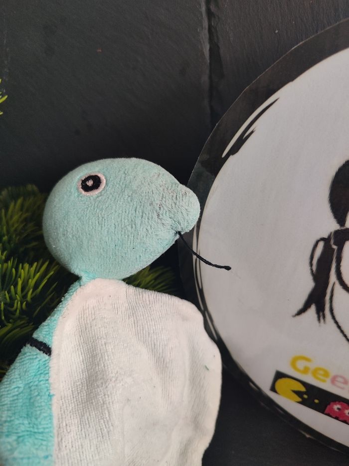 Doudou Knuffel Comforter Tortue Turtle Bioderma Bleu Blanc Noir Plat Noeud 3543 - photo numéro 3