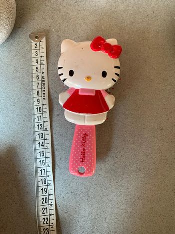 Brosse pour poupée hello kitty