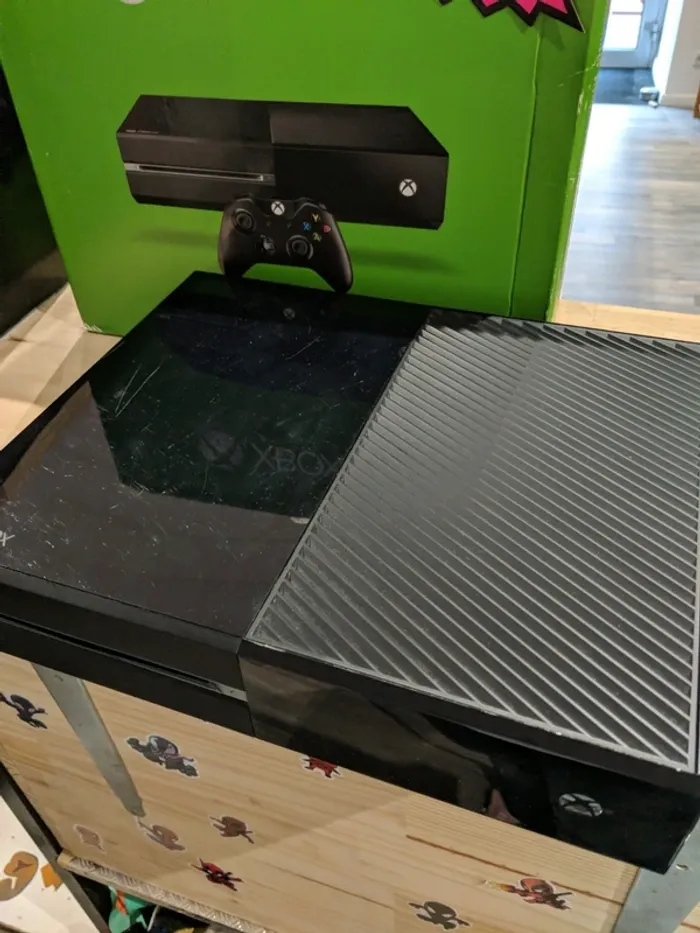 Xbox One en boîte + manette UnderControl - photo numéro 5