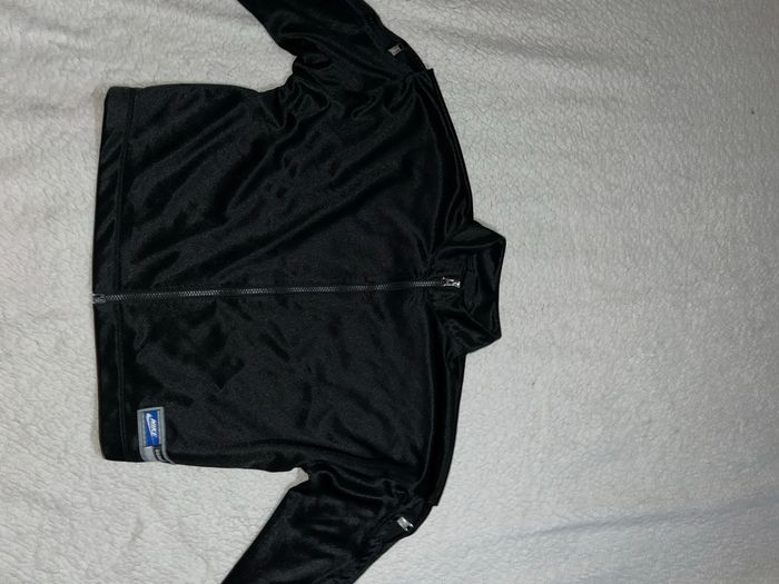 Veste avec lacets sur les bras Nike édition limité