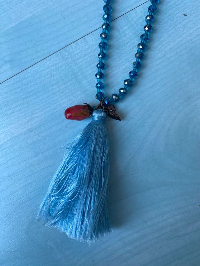 Sautoir perles bleues avec pompon et rose saoya - photo numéro 2