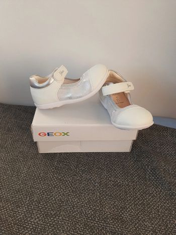 Ballerines babies en cuir Geox pointure 25 neuf avec étiquettes