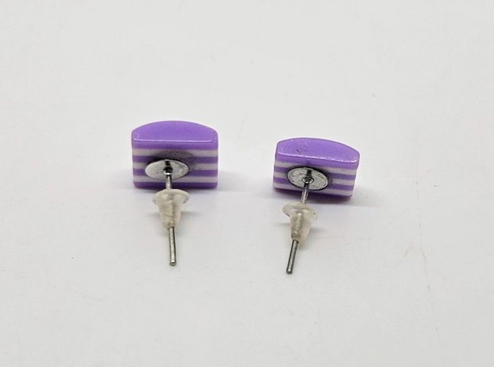 Paire de boucles d'oreilles.
Neuve.
Carré Violet - photo numéro 3