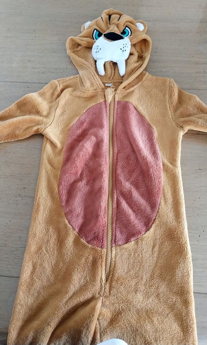 Surpyjama enfant 6ans en bon état - photo numéro 3