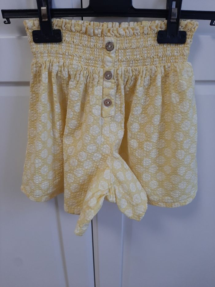 Short jaune Kiabi 7 ans - photo numéro 2