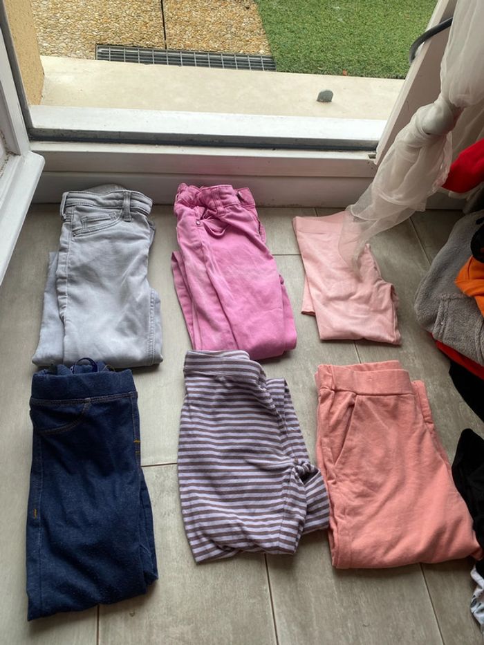 Lot de six pantalons, taille huit ans