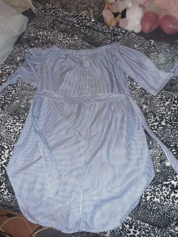 Robe blanche et bleue tu