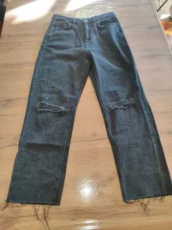 Jeans troué United Colors of Benetton noir - Taille S, l'indispensable du style rock !