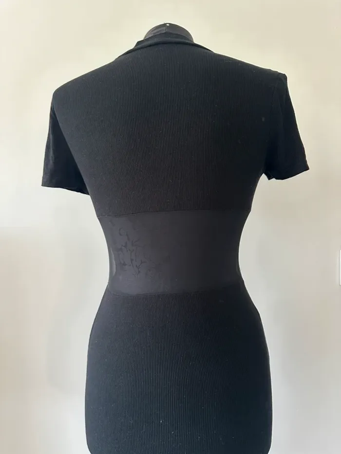 Petite robe noire moulante - photo numéro 3